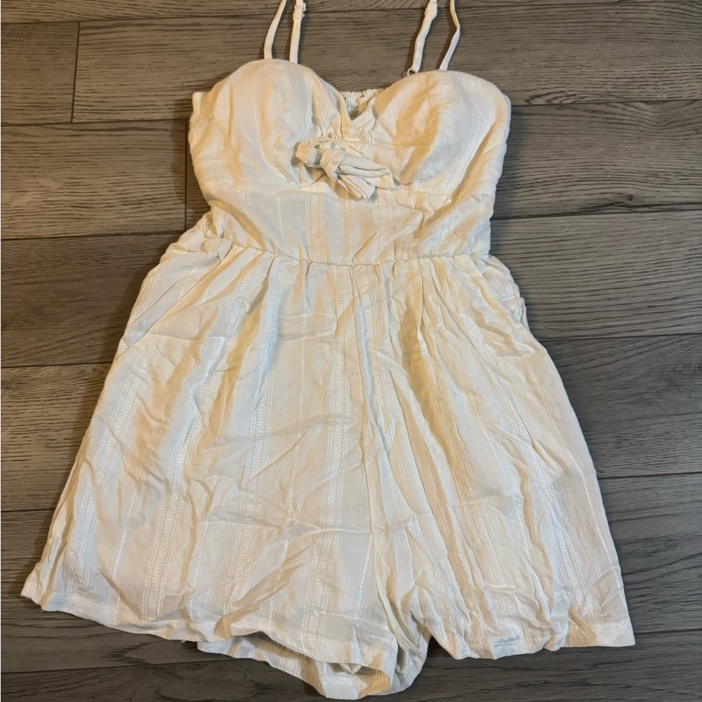 White Front Bow Patterned Romper (XS) - Picture 2 of 10